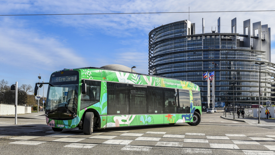 Na zdjeciu autobus elektryczny w Strasburgu © European Union 2020 - Source : EP