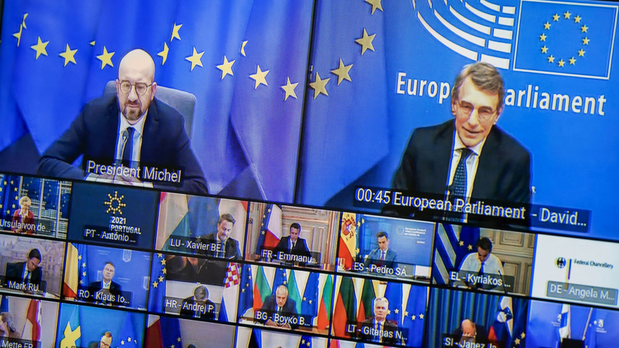 Szef PE David Sassoli (z prawej) na szczycie, Fot. Parlament Europejski