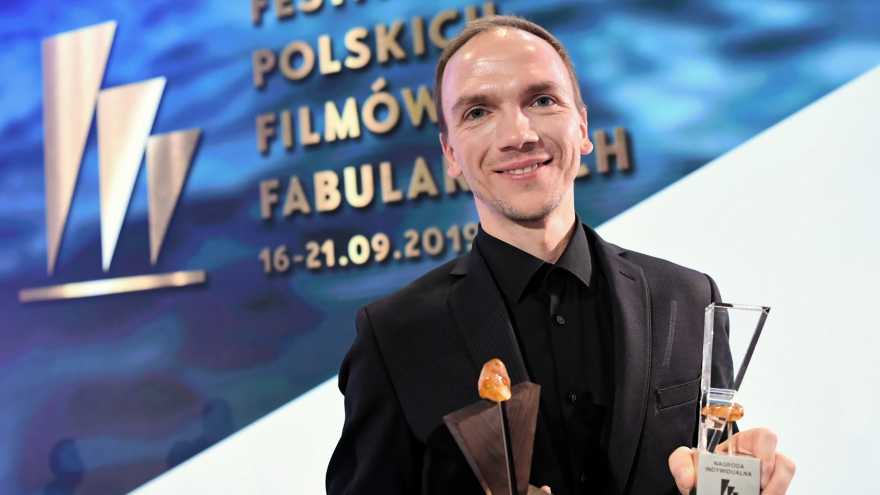 Jan Komasa z nagrodą festiwalu w Gdyni, fot.PAP/Adam Warżawa