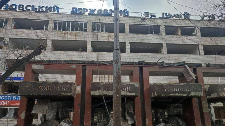 Zniszczenia po rosyjskim ataku w Mariupolu, Fot.PAP/Ukraine in Crisis