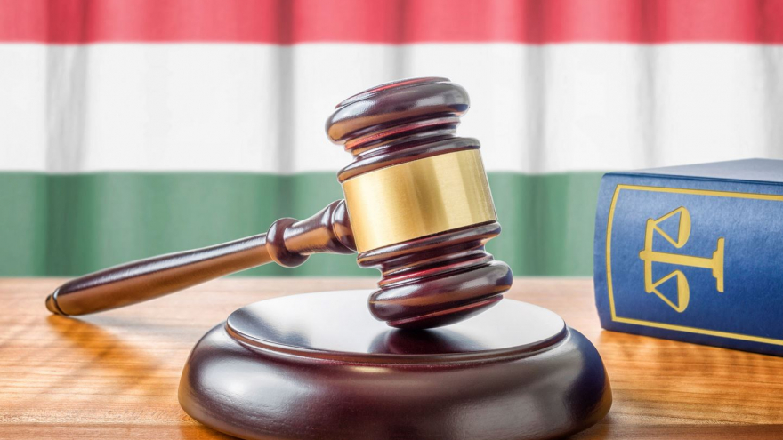 KE akceptuje węgierski KPO, ale zamraża część środków z polityki spójności