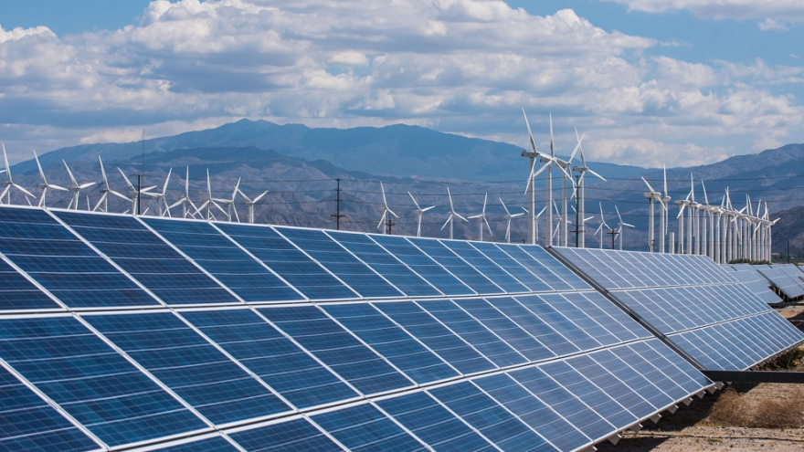 W 2022 roku aż 22 proc. wyprodukowanej w UE energii pochodziło z farm wiatrowych oraz słonecznych;  fot. © European Union - Source : EP