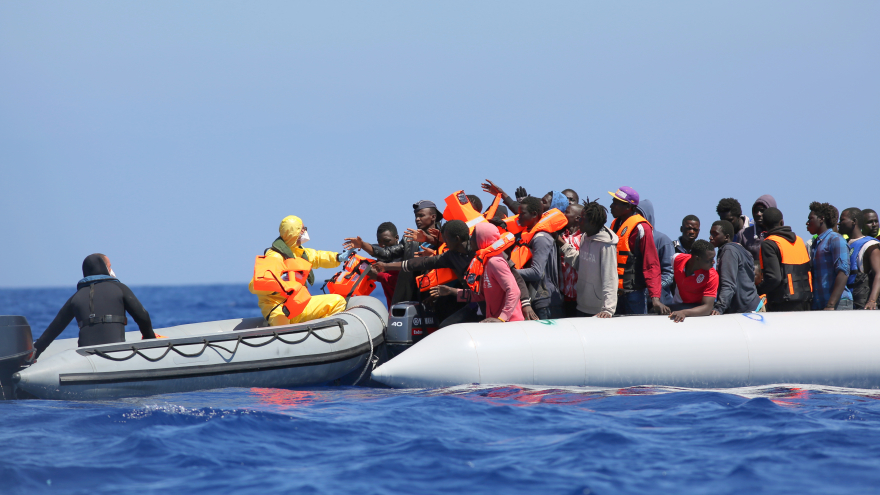Łódź z migrantami na Morzu Śródziemnym; fot. © European Union 2023 - Source : EP