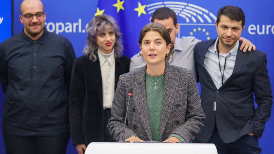Szefowa greckiego centrum dziennikarstwa śledczego Solomon Iliana Papangeli podczas ceremonii wręczenia nagrody; fot. © European Union 2023 - Source : EP