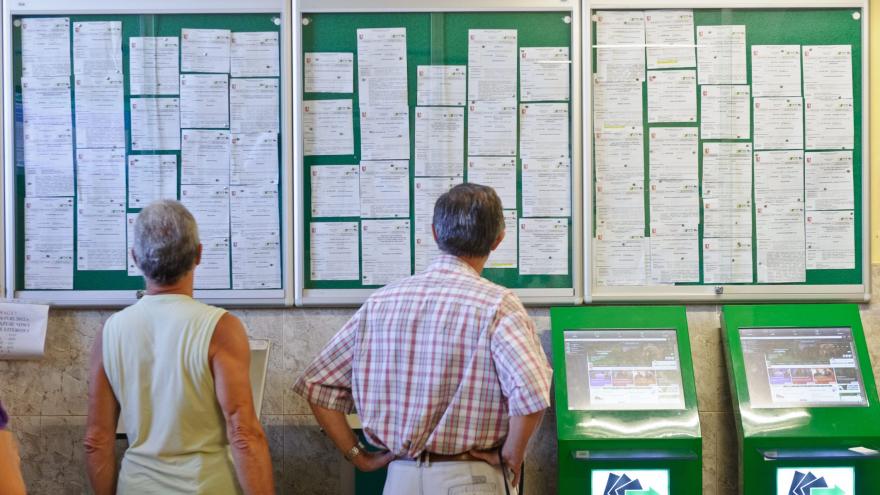 Eurostat szacuje, że we wrześniu 2023 r. bez pracy w UE pozostawało 13 mln osób, z czego 11 mln w strefie euro; fot. PAP/Wojciech Pacewicz
