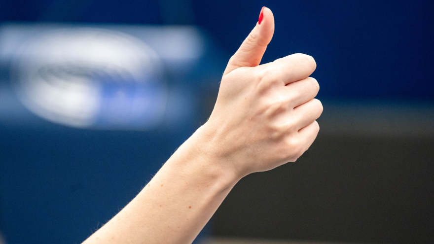 Za stanowiskiem postulującym obligatoryjne trzymanie się systemu kandydata wiodącego (lead candidate) przy wyborze przewodniczącego Komisji Europejskiej zagłosowało 365 eurodeputowanych, przy 178 głosach przeciw i 71 wstrzymujących się;© European Union 2023 - Source : EP