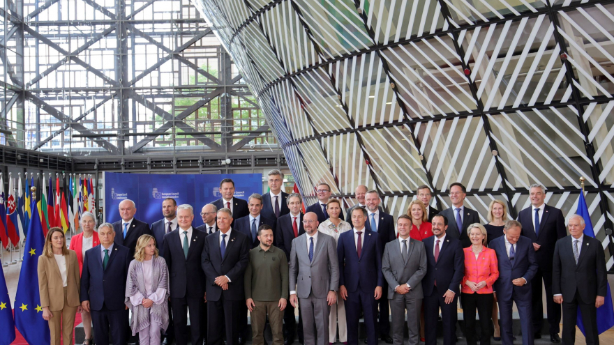 Przywódcy 27 państw członkowskich UE przed posiedzeniem Rady Europejskiej; PAP/EPA