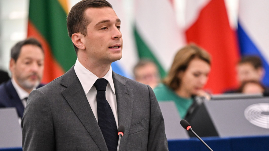 Przewodniczący grupy Patrioci dla Europy w PE Jordan Bardella z francuskiego Zjednoczenia Narodowego; fot. © European Union 2024 - Source : EP